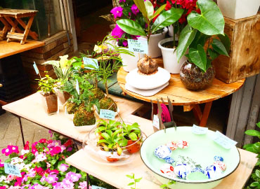 花なび 花屋ガイド フラワーショップガイド フラワーアレンジメントガイド ウエディングブーケ 会場装飾 スタンド花 フラワーアレンジメントスクール エンセン アド 町のお店ガイド